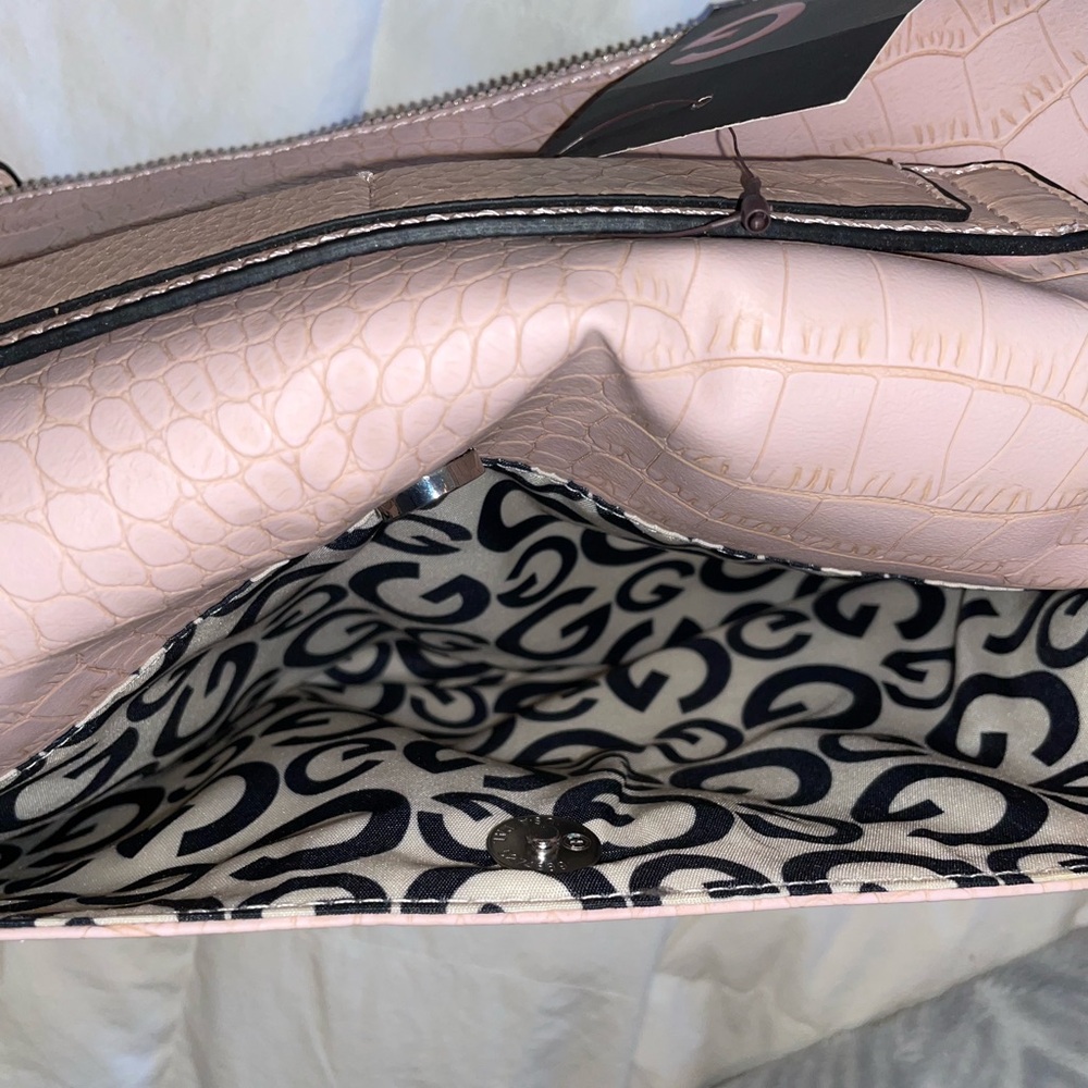 NWT Guess Arlington Clutch Envelope ~ inside zipper pocket ~ phone pocket - Picture 5 of 5